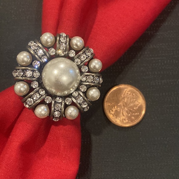 Pearl and Rhinestone Lady’s Ring - Picture 3 of 4